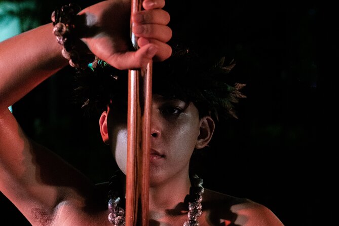 Queens Luau in the Heart of Waikiki - Hawaiian Food and Buffet Dining