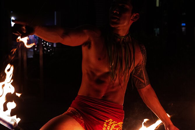 Queens Luau in the Heart of Waikiki - Polynesian Show and Fire Knife Performance