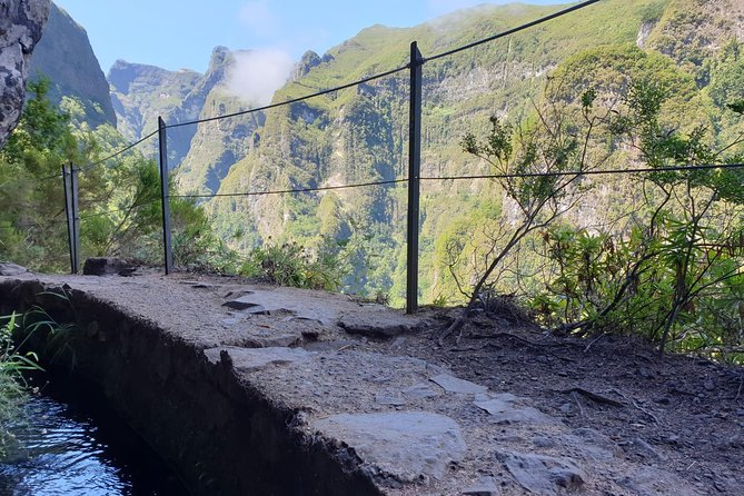 Queimadas-Caldeirão Verde - Walking Route from Queimadas to Caldeirão Verde