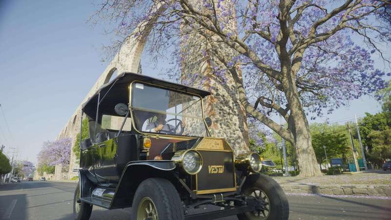 Querétaro: City Tour in a Classic Ford T Vehicle - The Guide’s Role and Storytelling Style