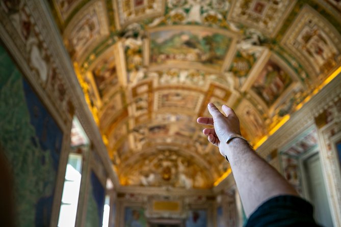 Quick Access Private Guided Vatican & Sistine Chapel Evening Tour - The Evening Stroll in St. Peters Square