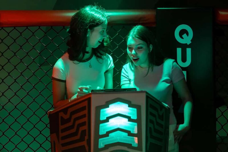 QuizBoxing: Interactive TV show style quiz game experience - What to Expect from the 6-Round Quiz Game