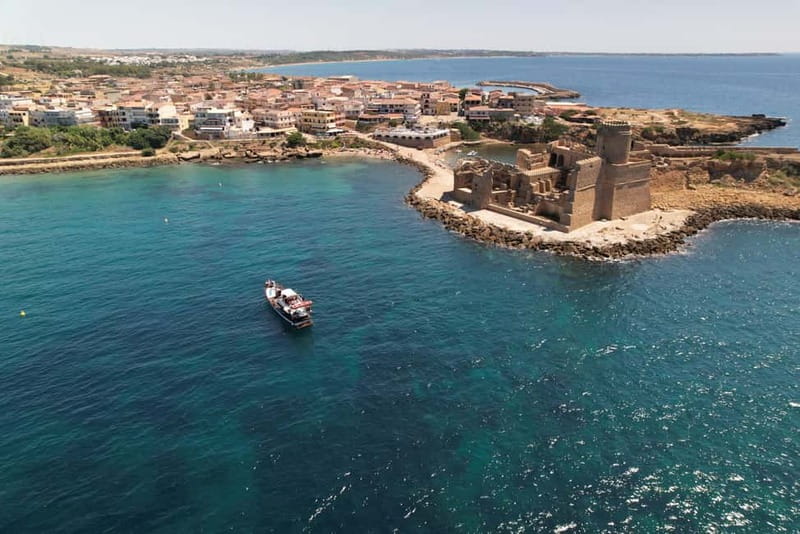 RaccontiAmo Daily cruises Le Castella Isola Capo Rizzuto - Discovering Le Castella’s Coastal Views from the Boat