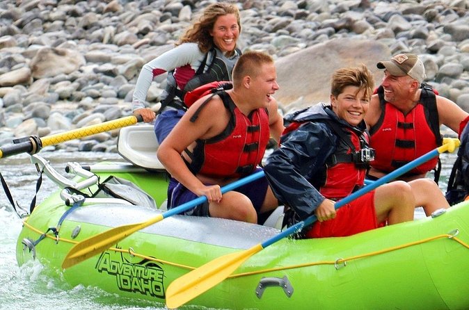 Rafting Experience in Hagerman on the Snake River - The Role of Guides and Their Impact on the Experience