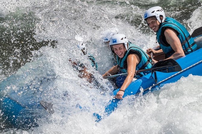 Rafting in Gallego River - Spain, Murillo de Gallego - UR Pirineos - Thrilling White Water Rafting on the Gallego River in Aragón, Spain