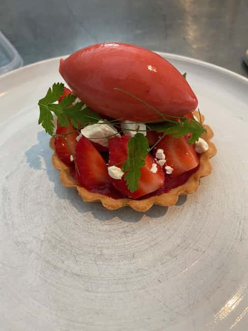 Ragusa: Sunday Brunch with Sparkling Welcome Drink - Enhancing the Experience with Wine Pairings