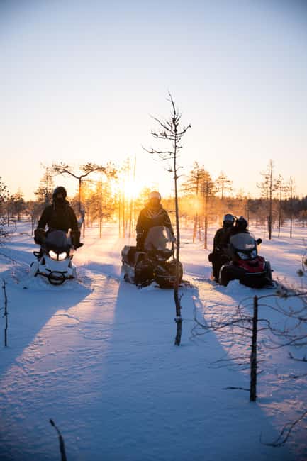 Ranua: Snowmobile Safari with local guide - Exciting Snowmobile Safari in Ranua with Expert Guides and Warmth
