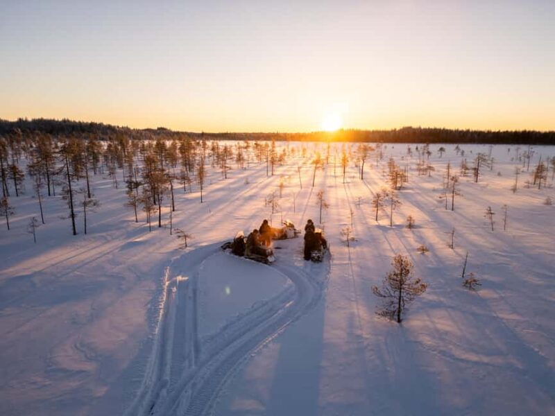 Ranua: Snowmobile Safari with local guide - The Warm-Up Break: Enjoying a Hot Beverage