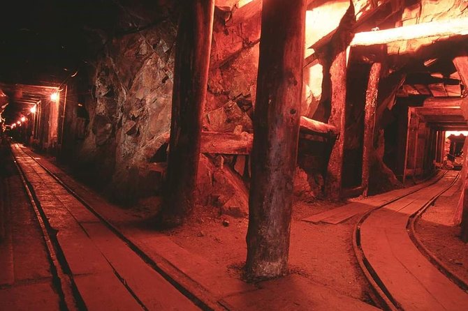 Real Gold Mine Tour with, gold panning and more - Key Points