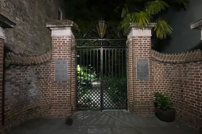 Real Hauntings of Charleston! (Small Group Ghost Tour) - The Atmosphere: Spooky, Yet Comfortable