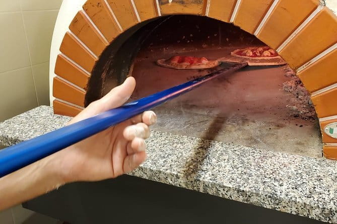 Real Pizza And Gelato Lesson In Florence - The Guided Experience: Knowledgeable and Friendly Chefs