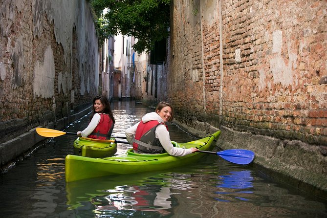 Real Venetian Kayak - Tour of Venice Canals with a local guide - Key Points