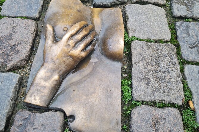 Red Light District Tour by Locals, Small Group (approx 4) - Visiting the District’s Iconic and Colorful Windows