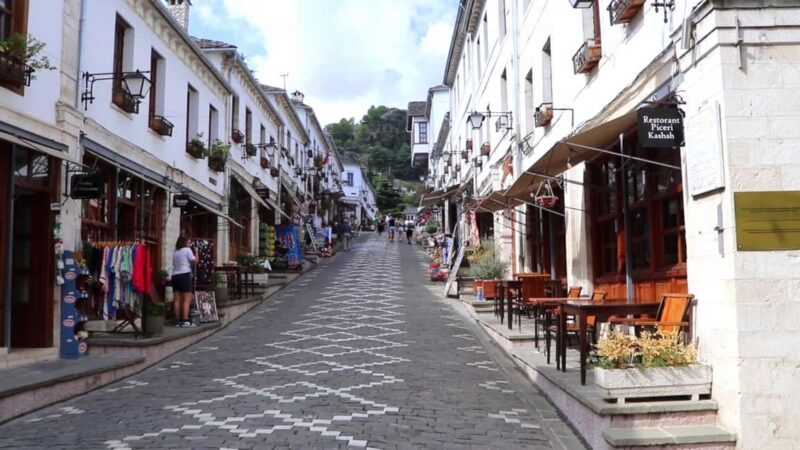 RED LINE: VIP daily tour with SUV: Vlore-Gjirokaster-Permet - Relaxing at Benja Thermal Baths