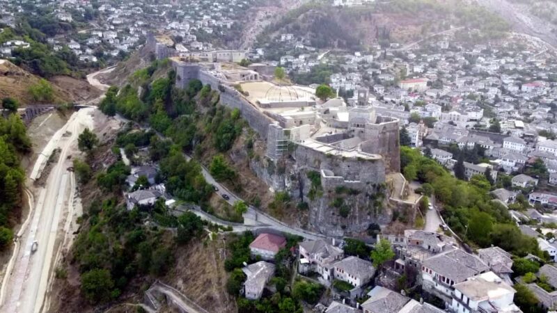 RED LINE: VIP daily tour with SUV: Vlore-Gjirokaster-Permet - Return Journey and Final Relaxation