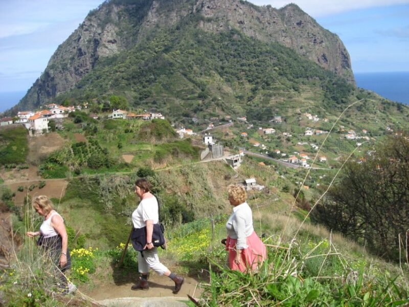 Referta & Castelejo: Half-Day Morning Walk - Visiting the Imposing Penha DÁguia Rock