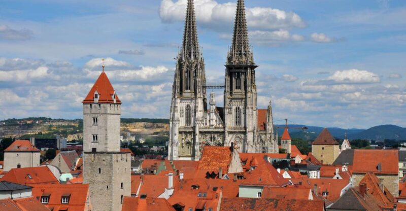 Regensburg: Express Walk with a Local in 60 minutes - Key Points