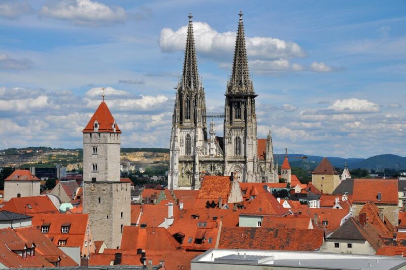 Regensburg: Express Walk with a Local in 60 minutes - Starting Point and Meeting Logistics at the Old Stone Bridge