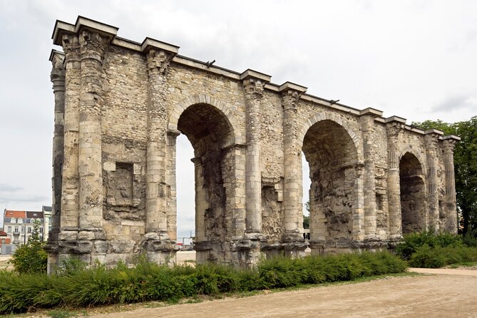 Reims Exploration Game and City Tour on your Phone - The Historical Charm of Hôtel de Ville de Reims