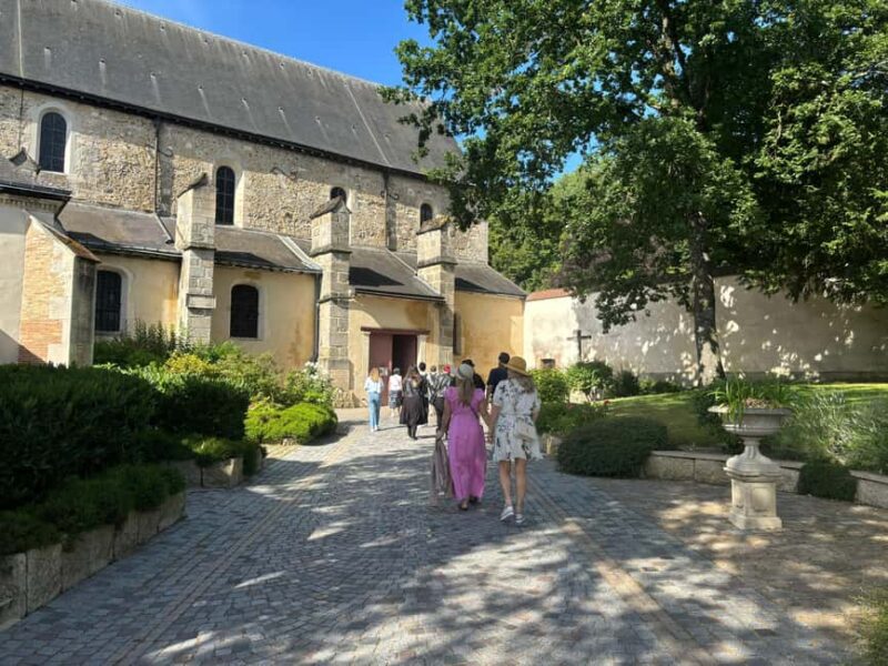 Reims: Moët & Chandon and Family-Run Winery Day Tour & Lunch - The Champagne-Paired Lunch at a Family Estate