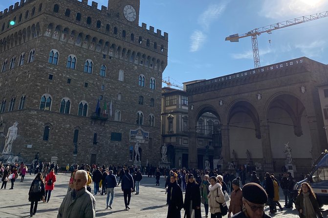 RENAISSANCE SECRETS WITH ELVIS - Walking experience - Logistics and Group Size