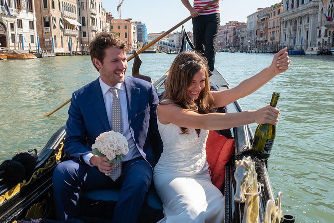 Renew your wedding vows on a romantic gondola - The Experience’s Unique Charm and Strengths