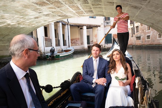Renew your wedding vows on a romantic gondola - Is This the Right Choice for You?