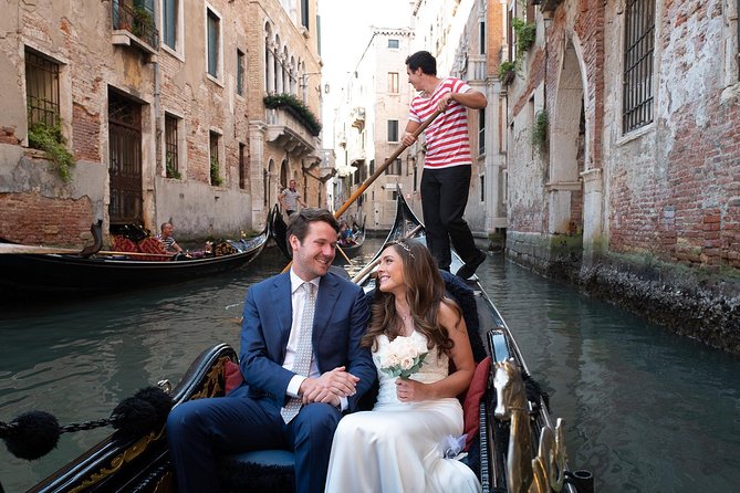 Renew your wedding vows on a romantic gondola - Frequently Asked Questions
