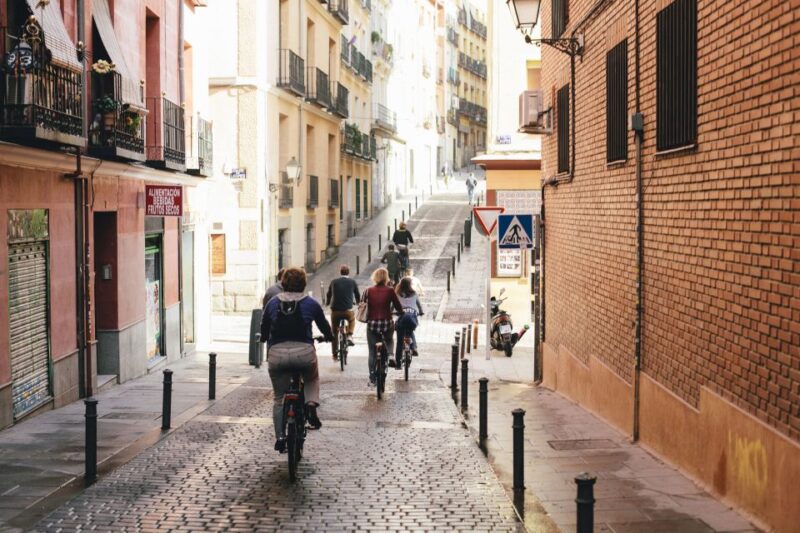 Rent a Bike in Madrid -Free phone holder and selfguided tour - Discover Major and Hidden Madrid Sights on Your Bicycle