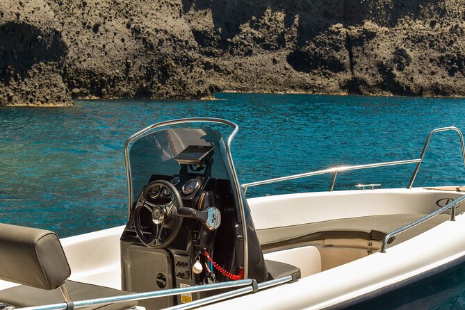 Rent a Boat with 30/50hp Engine in Santorini without a License - Santorinis No-License Boat Rental: An Introduction