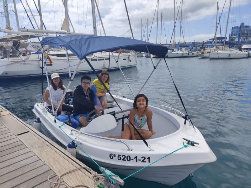 Rent a Boat with No License, Self Drive - The Experience of Captaincy and Freedom on the Water