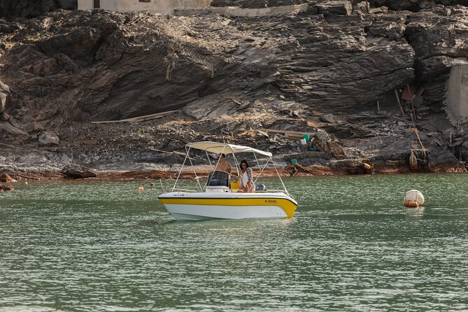 Rent a Boat Without a License in Santorini - Key Points