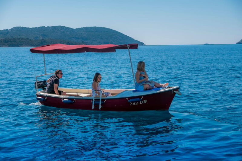 Rent a small boat without skipper - explore the islands - Highlights of the Blue Cave and Beaches