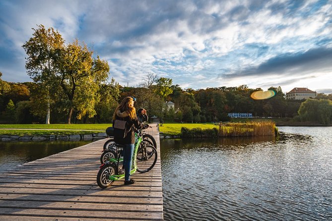 Rent your E-Scooter Hugo Bike in Prague! - Booking, Cancellation, and Group Discounts