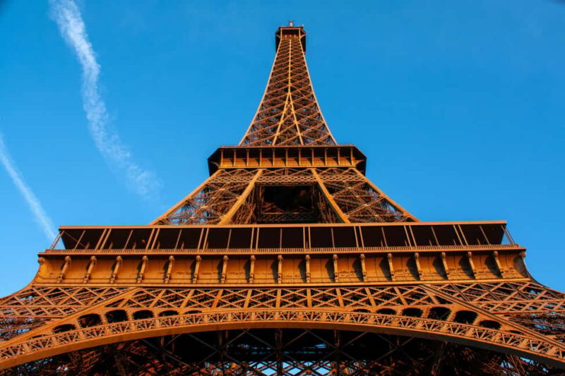 Reserved Access Eiffel Tower Tour Trocadero & Champagne - Key Points