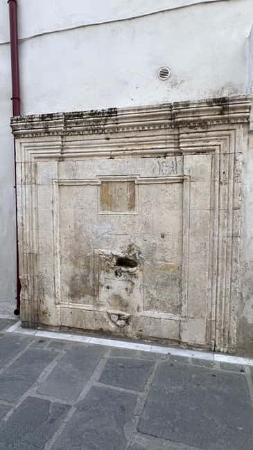 Rethymno: a walking tour of the Old Town area - Starting Point at Four Martyrs Square