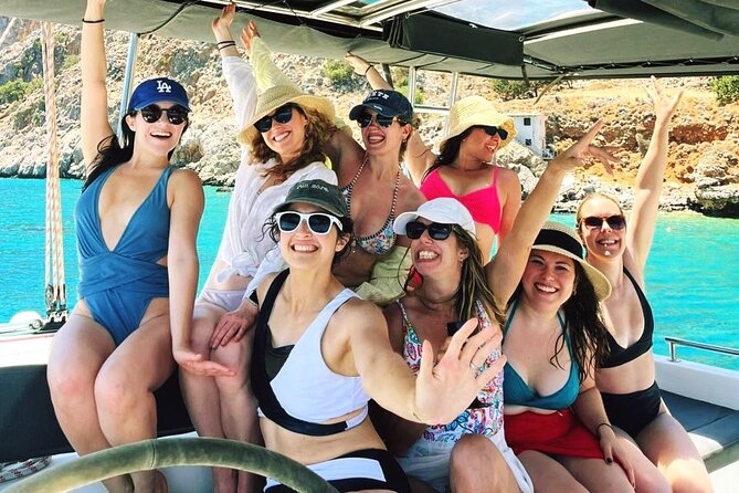 Rethymno: Private Catamaran Cruise with Lunch and Drinks - Drinks, Snacking, and Entertainment on Deck