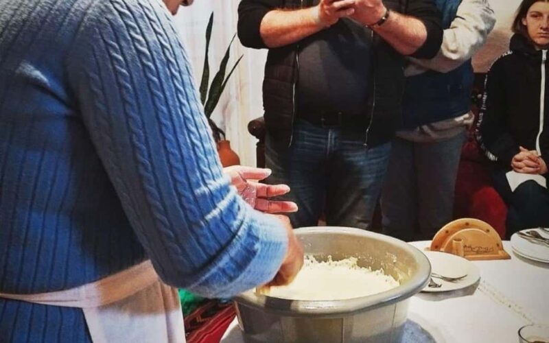 Rethymnon: Melidoni cave - Arkadi - Villages & Cooking Pies - Margarites: Artisans and Colorful Alleys