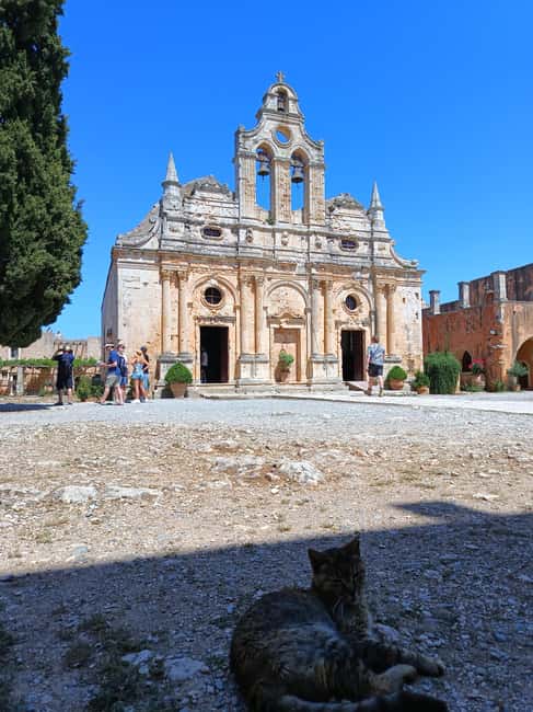 Rethymnon: Melidoni cave - Arkadi - Villages & Cooking Pies - Concluding the Day at Amnatos Village