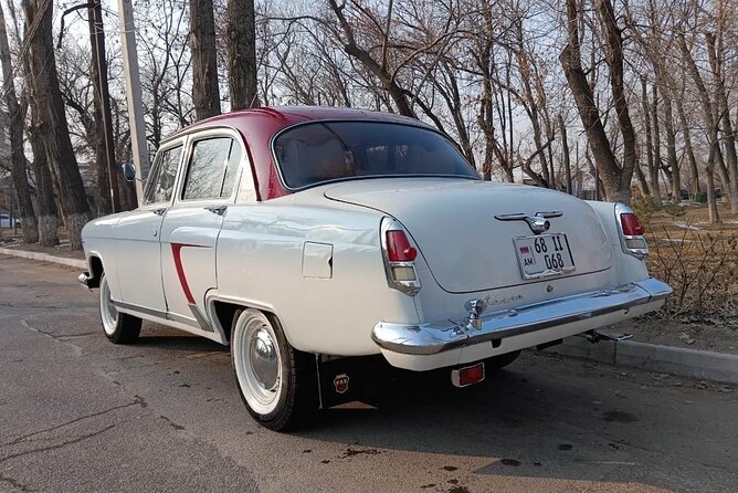 Retro KGB Tour: A Volga 21 Adventure in Yerevan's Soviet Past with photography - Discovering Yerevan’s Soviet Architecture and Design