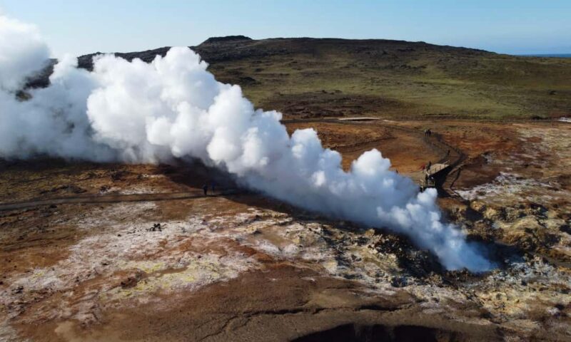 Reykjanes Discovery: Blue Lagoon Spa & Lava Tunnel - Coastal Vistas at Reykjanesviti Lighthouse and Valahnúkamöl Cliffs