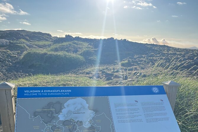 Reykjanes Peninsula Private Tour - The Iconic Reykjanes Lighthouse and Ocean Views