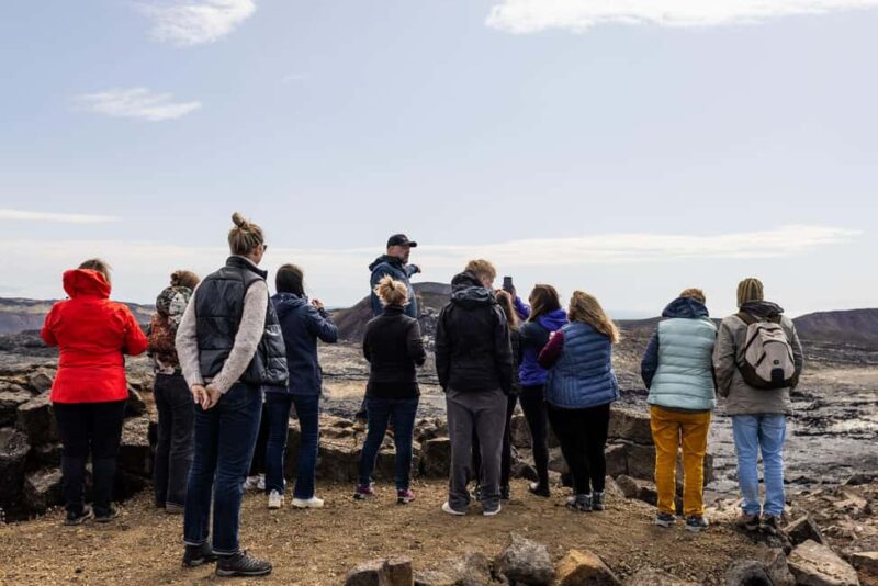 Reykjanes Peninsula: Super Jeep Volcano Shuttle Tour - The Guide and Their Role in Enhancing the Experience