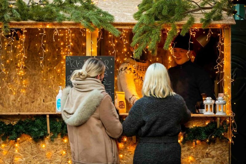 Reykjavik Christmas Walking Tour - Food, Drinks, and Special Offers During the Tour