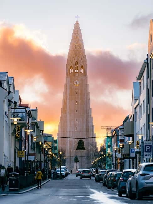 Reykjavik: City Walk Tours With Photography Services - Key Points