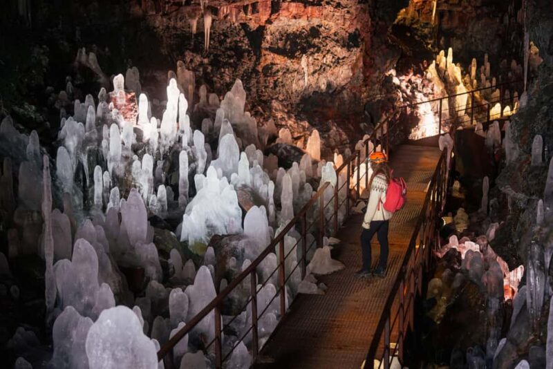 Reykjavik: Evening Lava Tunnel and Northern Lights Hunt - Discover the Raufarhólshellir Lava Tunnel at Night