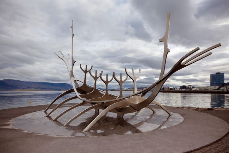 Reykjavik: Express Walk with a Local in 60 minutes - Key Points