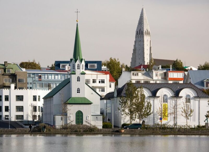 Reykjavik: Express Walk with a Local in 60 minutes - Visiting Reykjavik’s Iconic Landmarks