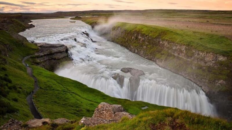 Reykjavik: Golden Circle Midnight Sun Minibus Tour - From Reykjavik to the Golden Circle in the Midnight Sun