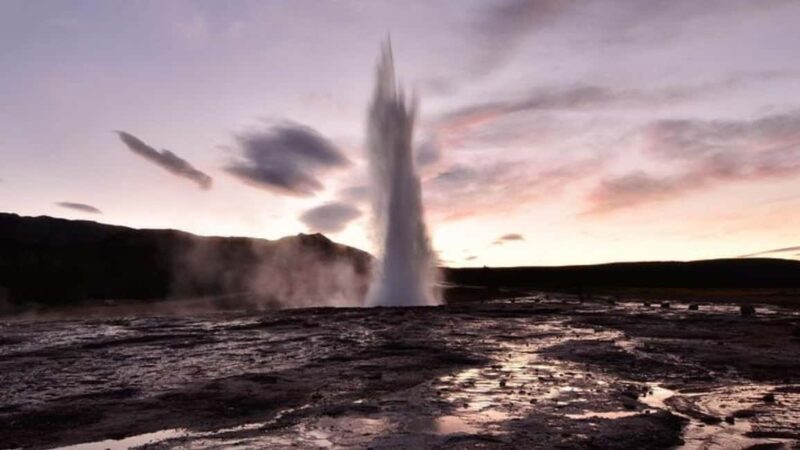 Reykjavik: Golden Circle Midnight Sun Minibus Tour - Admiring the Power of Gullfoss Waterfall